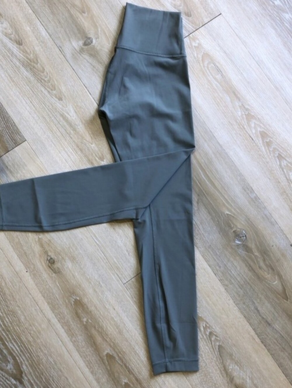 Lululemon Wunder Under High-Rise 7/8 Tight *Full-On Luxtreme 25"
Grey Sage